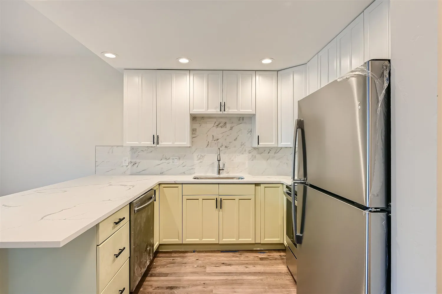 2 bed, 992 sqft, $3,800 — Photo 2