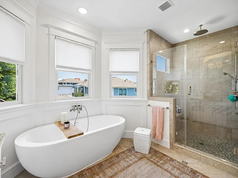 345 W 16th St — Photo 17