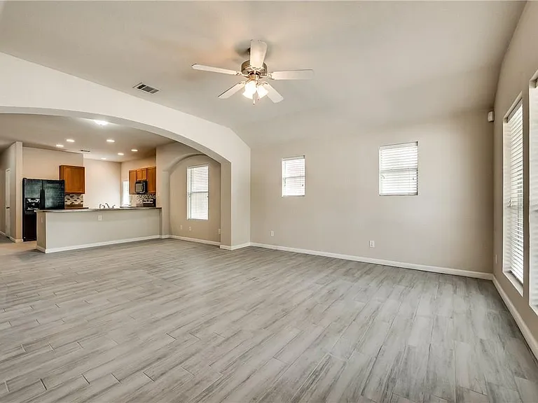 952 Bentwood Trl — Photo 5
