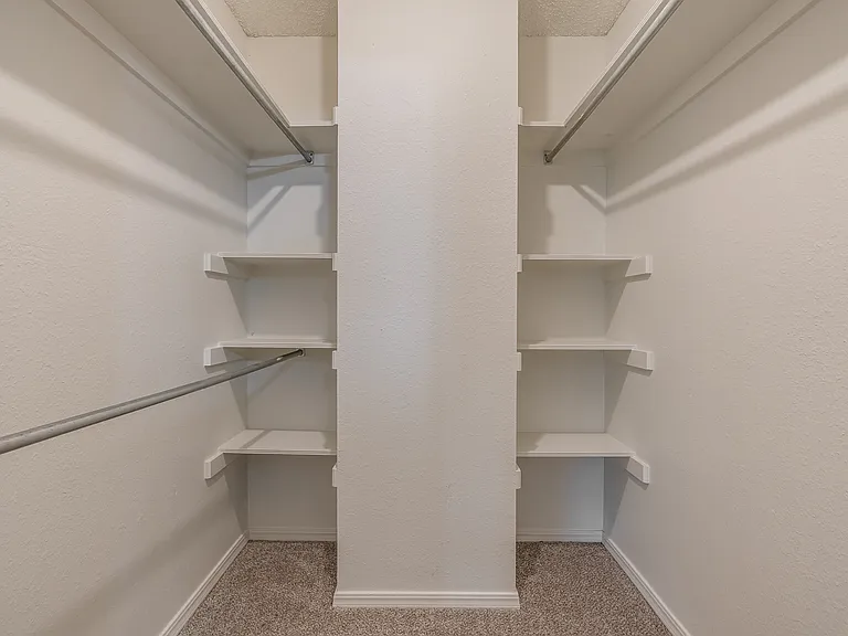 9027 N Rockwell Dr — Photo 27