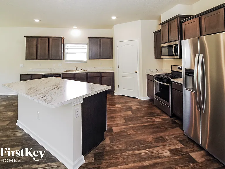 325 Jarama Cir — Photo 5
