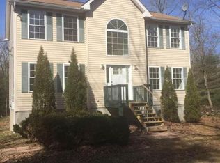 110 Chestnut Hill Rd, Shohola, PA 18458