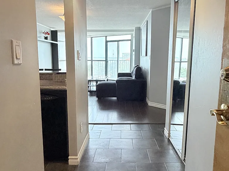 515 Riverside Dr W #703 — Photo 2