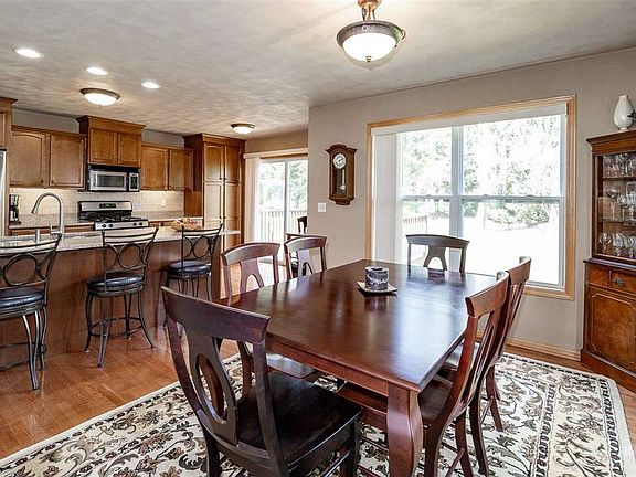 4th image of 1292 Tulip Ln