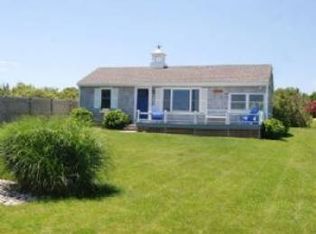 97 Calef Ave, Narragansett, RI 02882