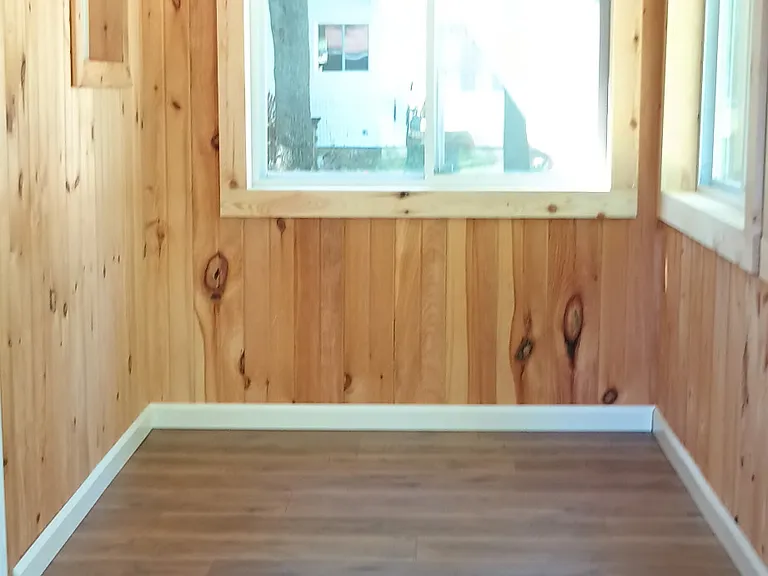 1014 Clifford St — Photo 6