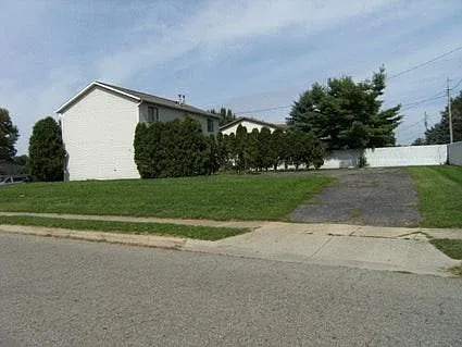 1700 Churchill Downs Road — Photo 3
