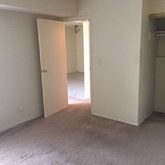 4th image of 1930 Kenilworth Cir