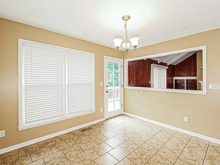 9004 Arlington Ct — Photo 7