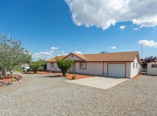 17575 E Trails End Rd, Mayer, AZ 86333