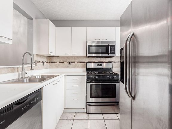 5th image of 199 Macandrews Way #58B