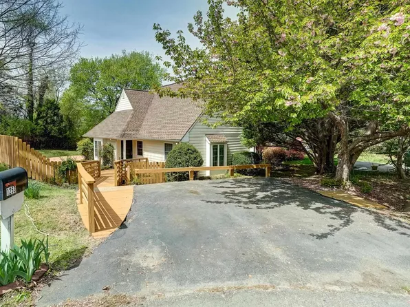 1253 Clover Ridge Pl, Charlottesville, VA 22901