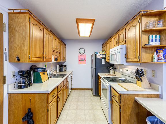 2nd image of 709 Broad St #7