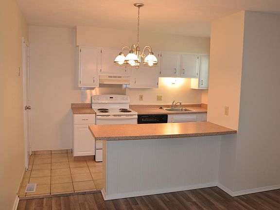 2nd image of 11942 Hamden Dr