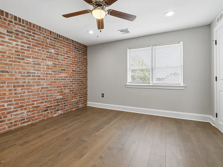 321 W 12th Ave — Photo 25