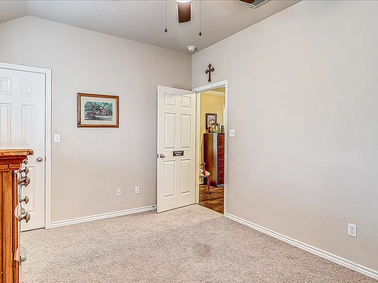 7229 Brown — Photo 23