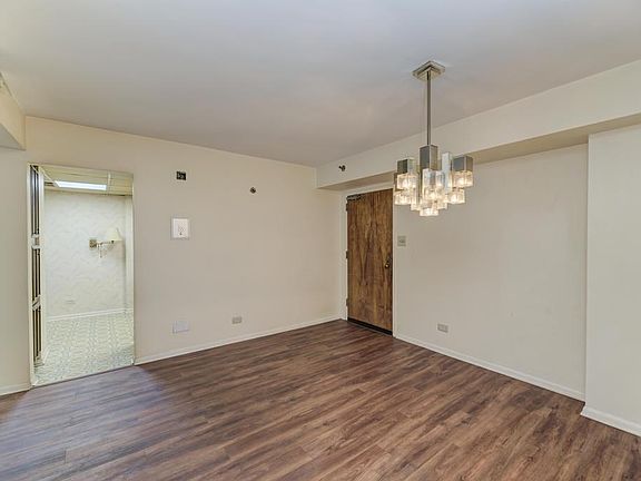 5th image of 465 W Dominion Dr Unit 204
