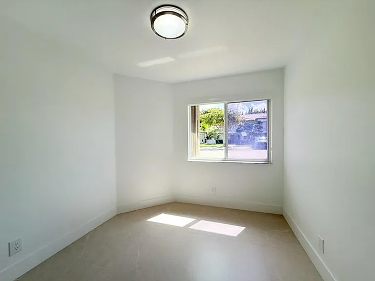 20841 NW 1st St — Photo 13