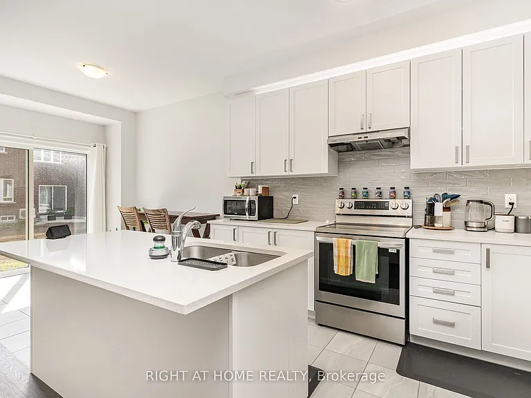27 Lisa St — Photo 13
