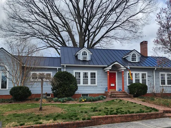 1 Dennis St, Martinsburg, WV 25401