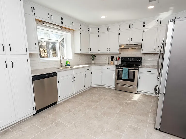 632 Carolyn Ln — Photo 14