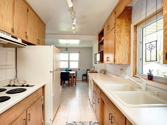 5th image of 2611 1st Ave E