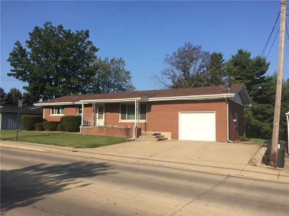 942 East St, Charleston, IL 61920