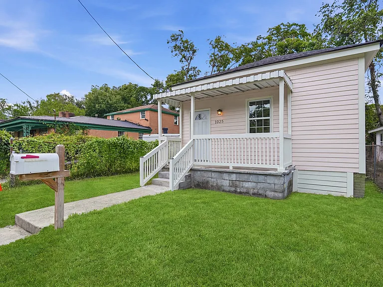 1025 Elliott Ave — Photo 30