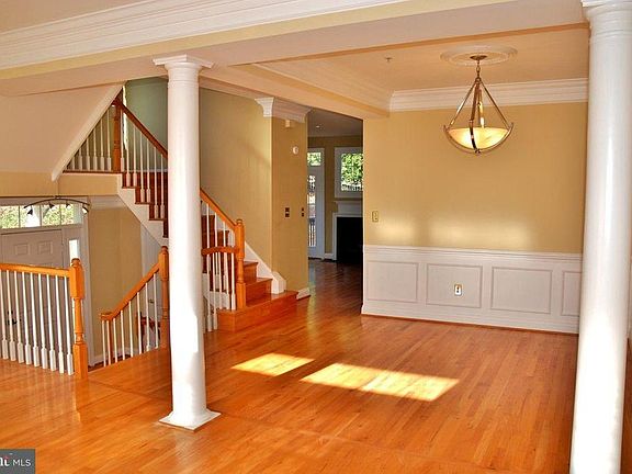 3rd image of 1130 Regal Oak Dr