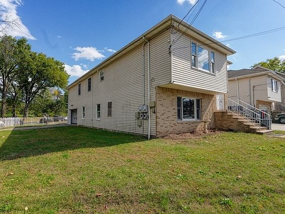 2nd image of 589 Cherry St