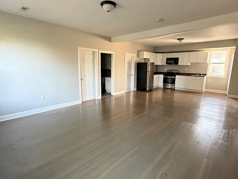 151 Howard Ave #2L — Photo 2
