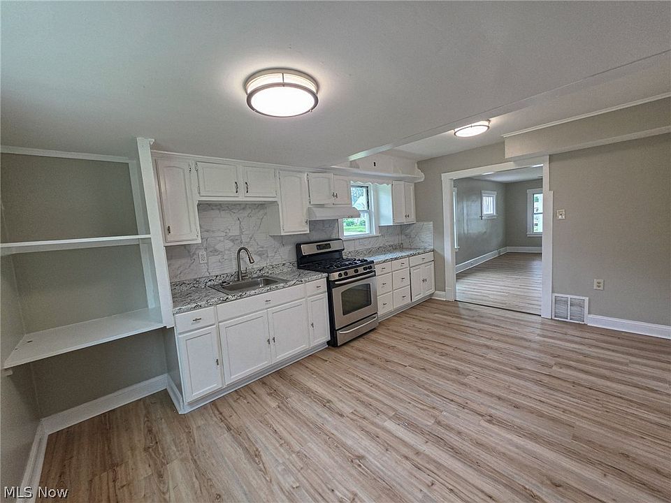 16th image of 875 Cameron Ave
