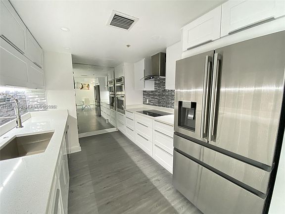 5th image of 500 NE 29th St APT 608