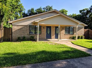 702 W Sears St, Denison, TX 75020