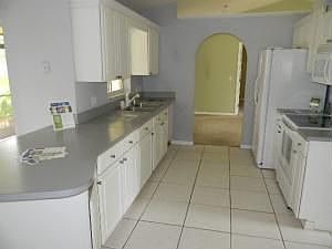 4th image of 2397 SE Master Ave