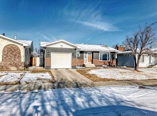 216 S Pinecrest Cres NE, Calgary, AB T1Y 1K9