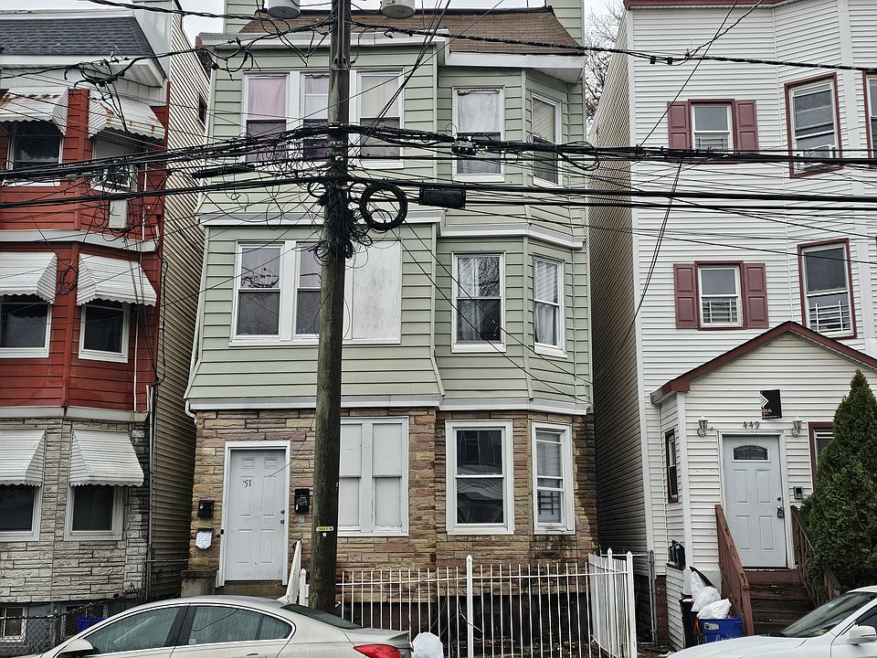 1st image of 451 Avon Ave Floor 3