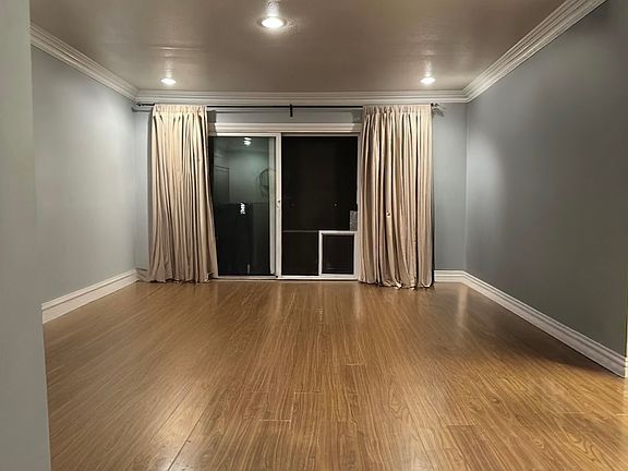 3rd image of 211 Briarwood
