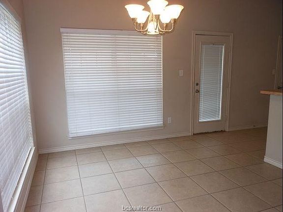 4th image of 906 Crystal Dove Ave