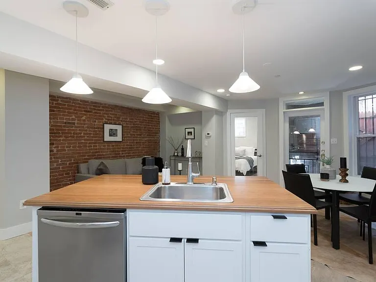 1704 Q St NW #B — Photo 4