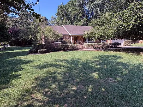 901 Prince Phillip Dr, Virginia Beach, VA 23452