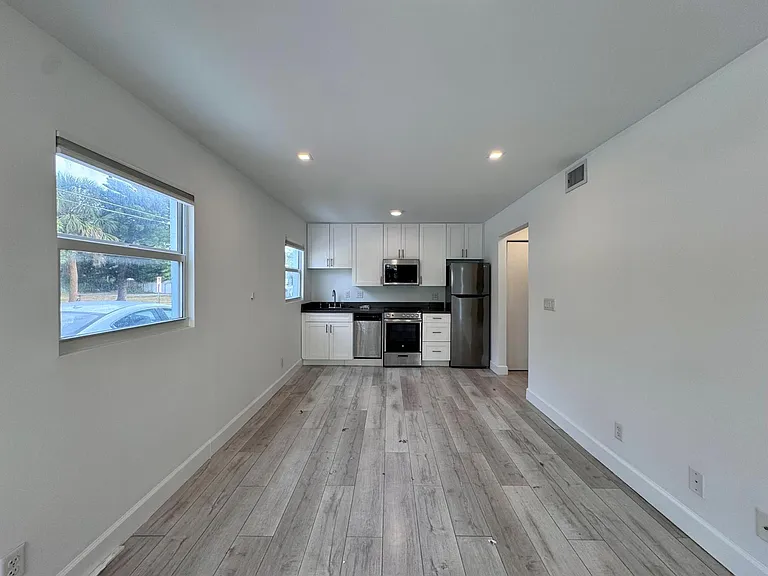 102 S K St #4 — Photo 15