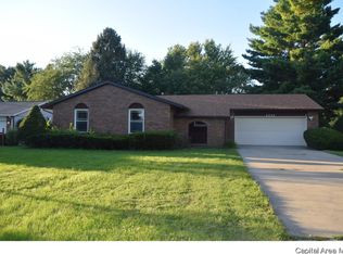 2020 Mound Rd, Jacksonville, IL 62650