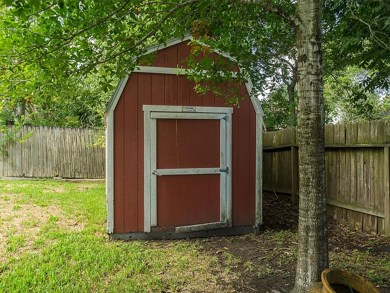 2119 Williamsburg Ct S — Photo 22