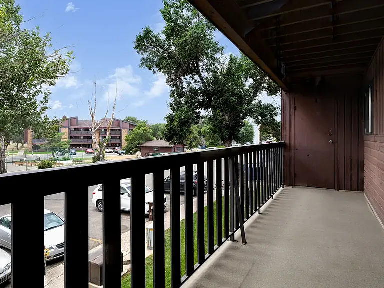 640 Robert St E — Photo 22