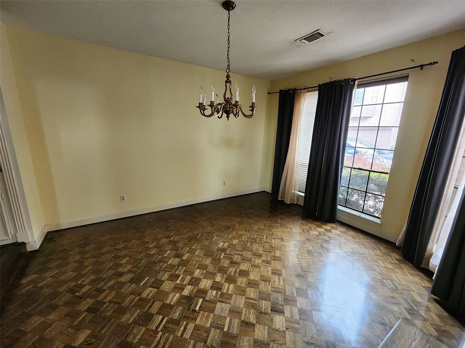 3 bed, 3.5 bath, 2390 sqft, $2,975 — Photo 4