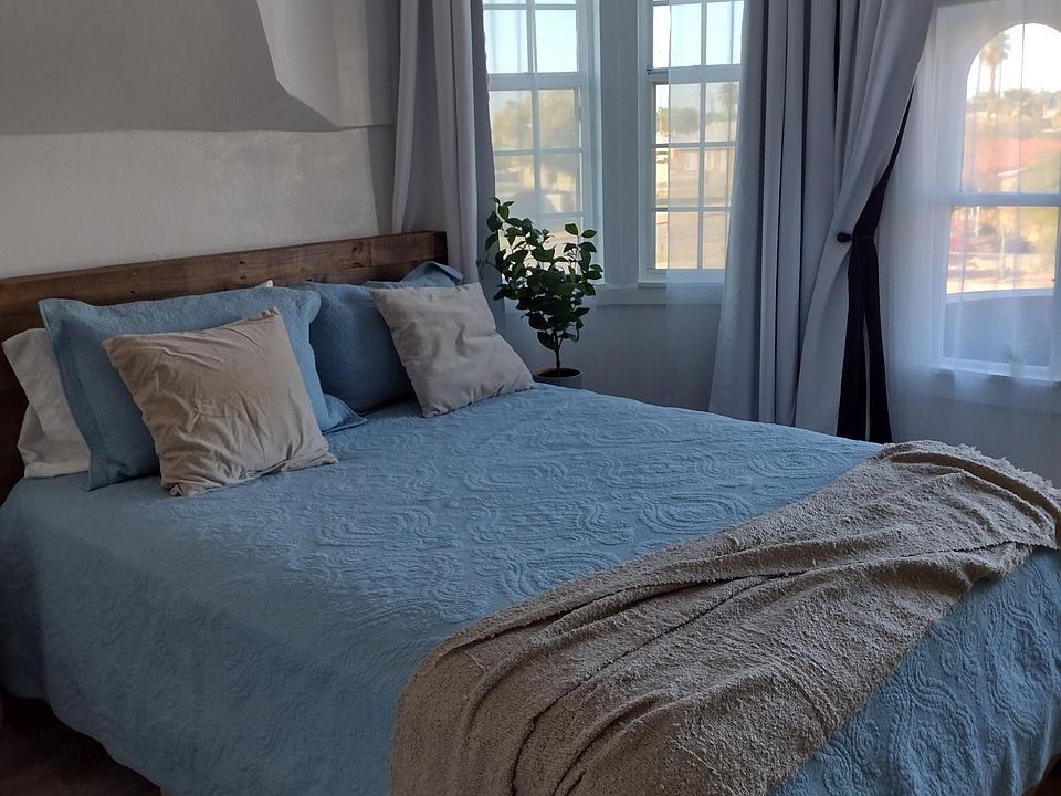 Comfy queen sized bed