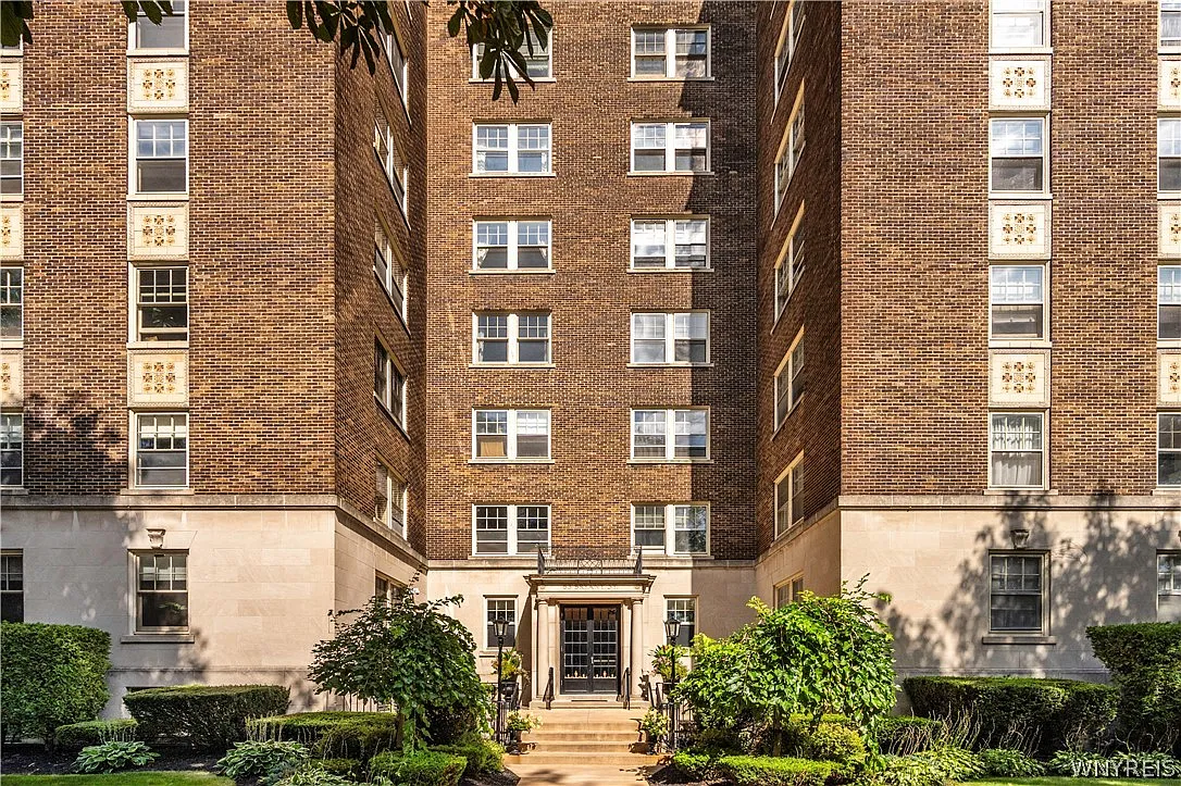 2 bed, 2.0 bath, 1700 sqft, $3,750 — Photo 2