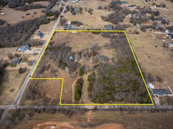 2216 E Chestnut Ave, Arkansas City, KS 67005