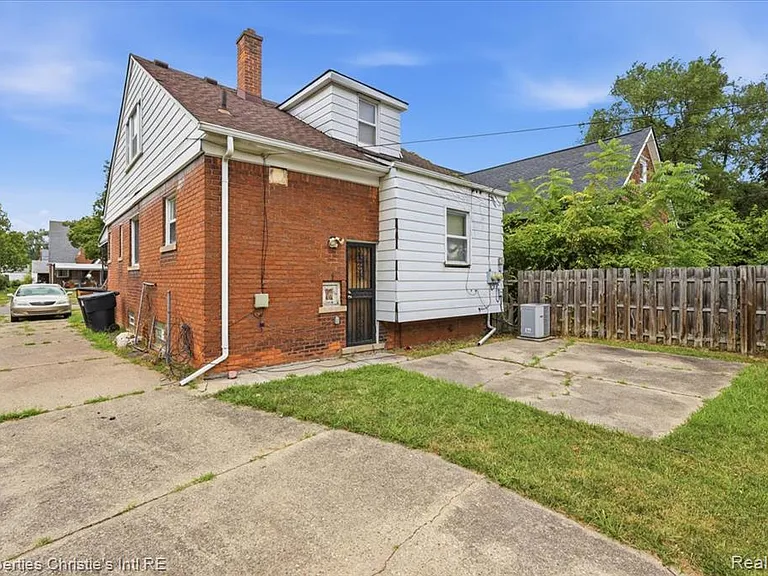10024 Mark Twain St — Photo 24